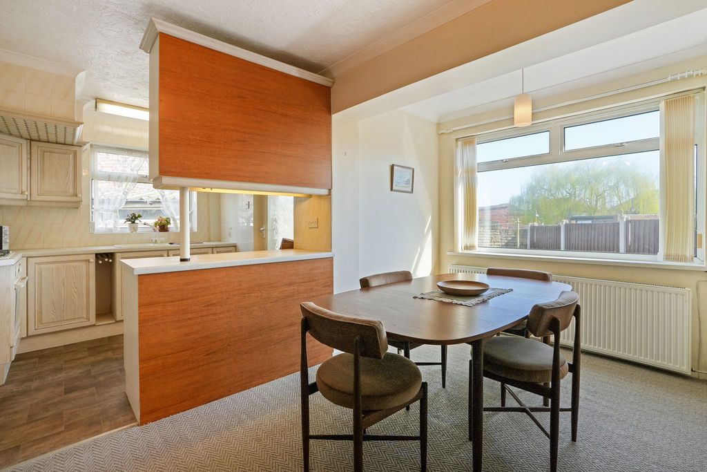 Property photo 3 of 26 Dining Kitchen