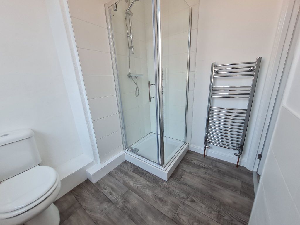 Property photo 3 of 7 Bathroom