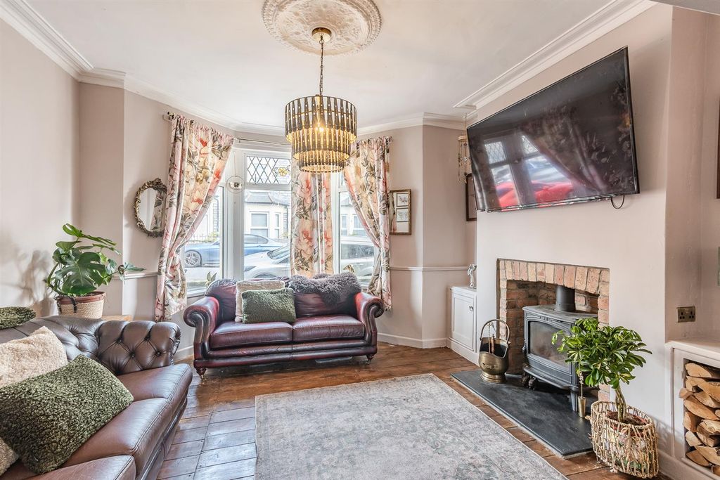 Property photo 3 of 26 Living/Dining