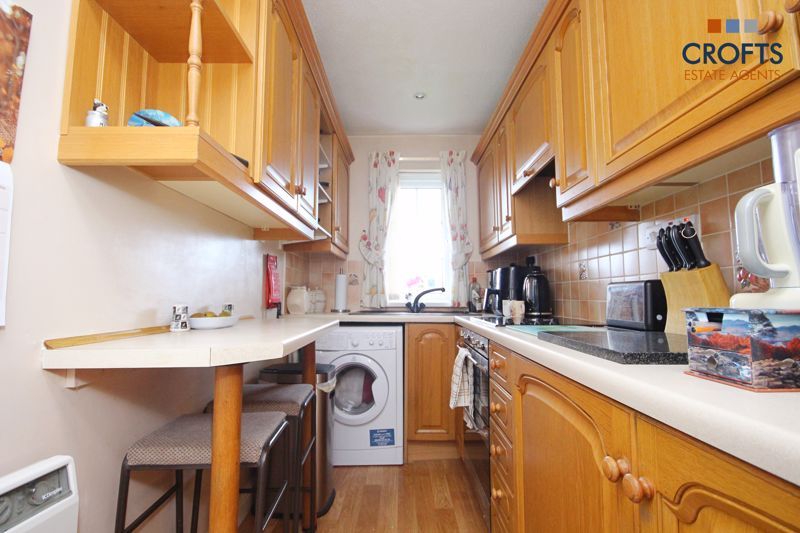 Property photo 2 of 7 Kitchen