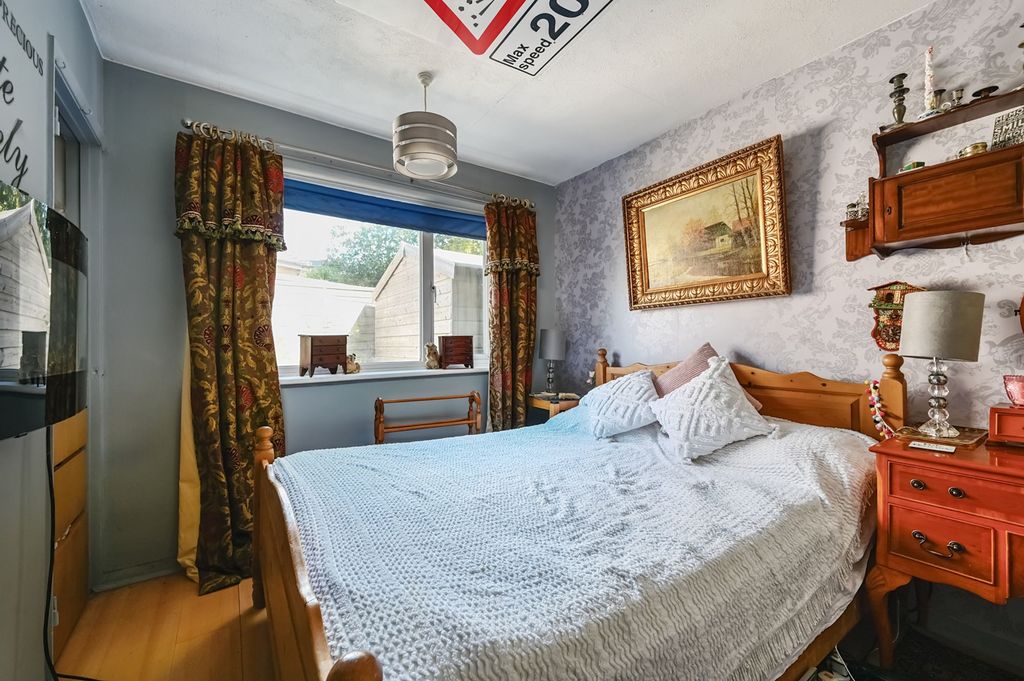 Property photo 3 of 18