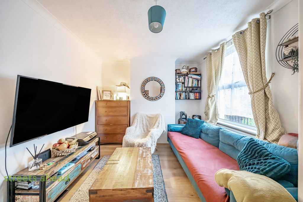 Property photo 3 of 14 0Cbcc425-B6A1-4Bd...