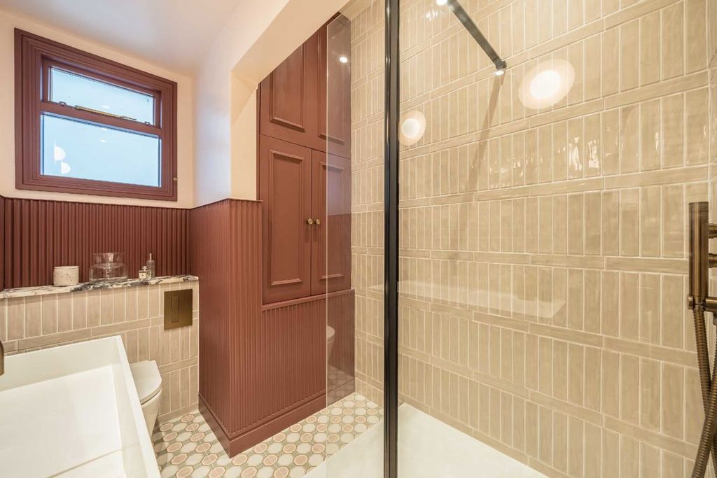 Property photo 3 of 5