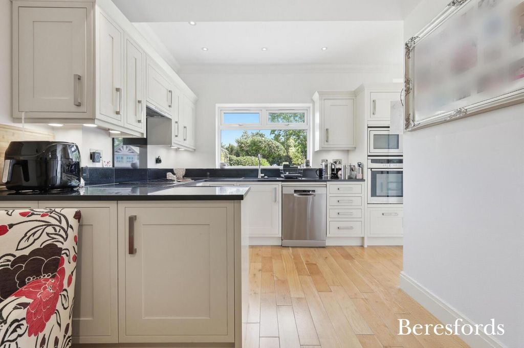 Additional image 8 of 4 bed semi-detached house for saleSeabrook Gardens, Romford RM7