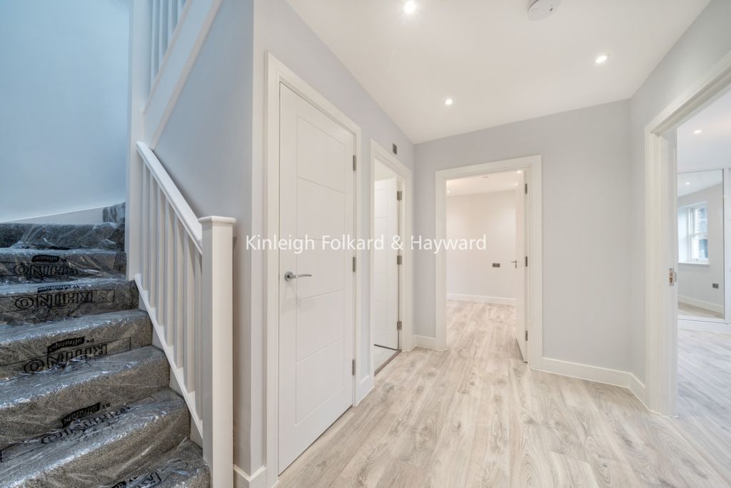 Property photo 2 of 12 Effd6E93-cc21-4E76-B