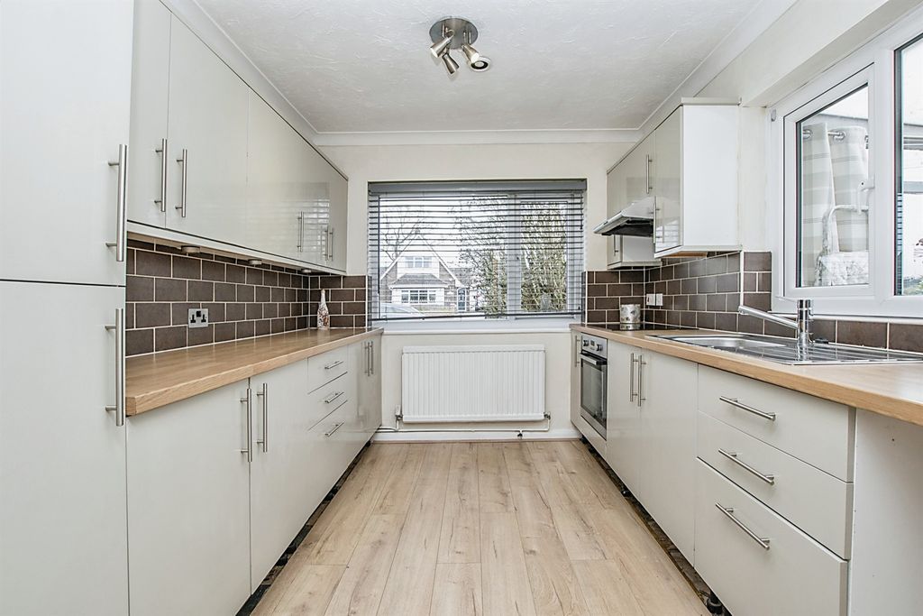 Property photo 3 of 12 Kitchen