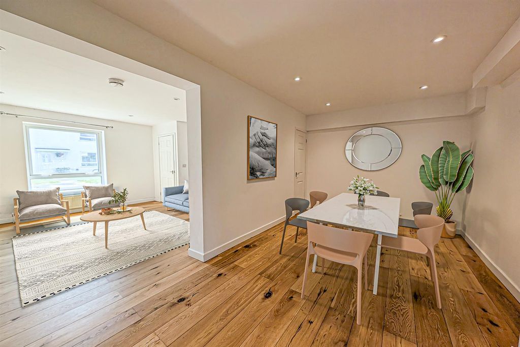 Property photo 1 of 12 Lvg.Jpg