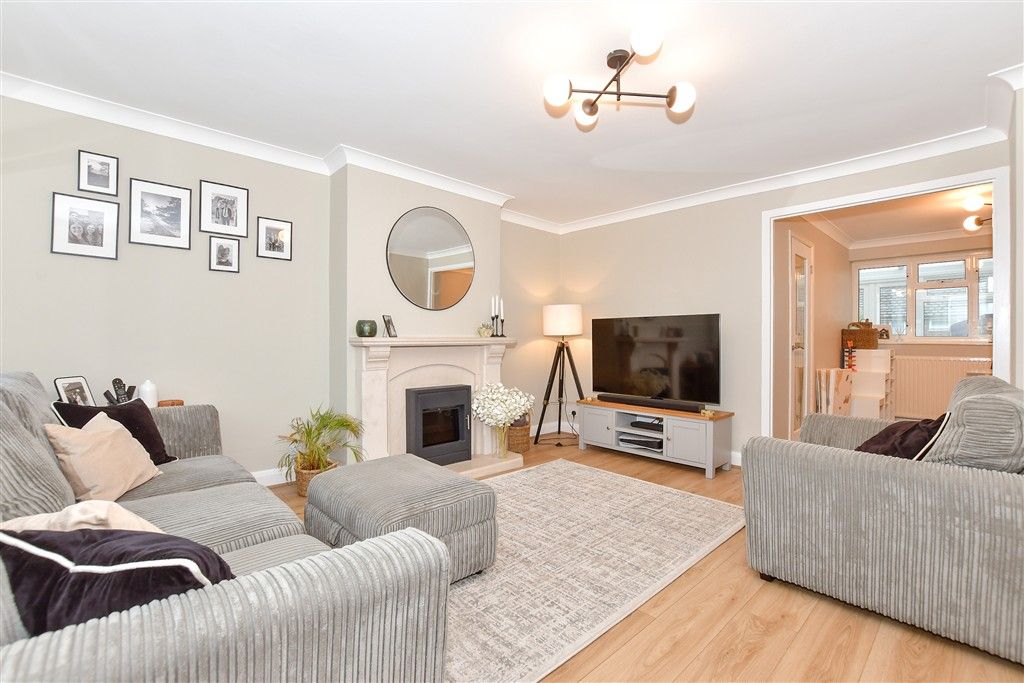 Property photo 1 of 13 Lounge