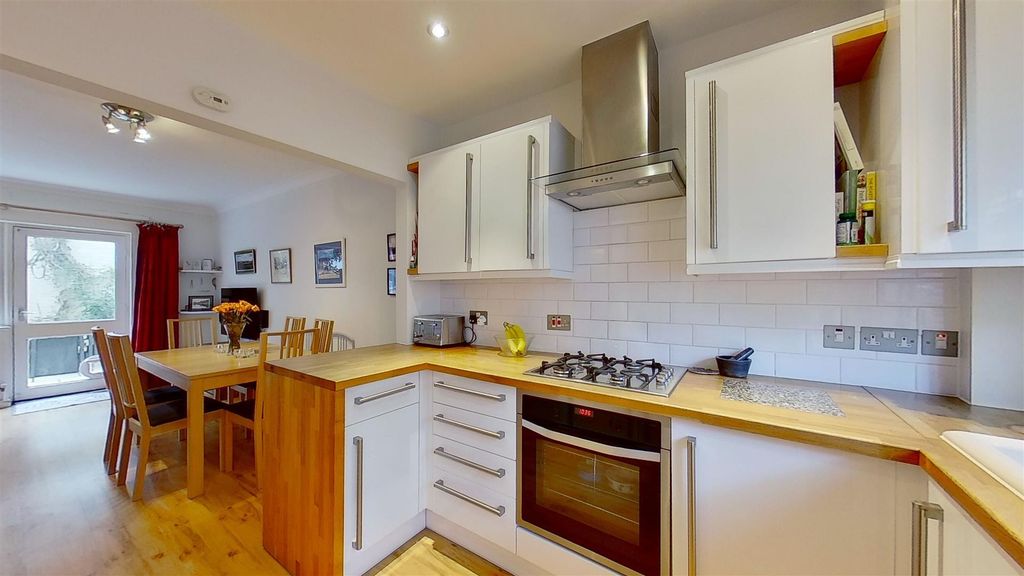 Property photo 2 of 15 Beemans-Row-Earlsfield-Sw18-05262021_211842.Jpg