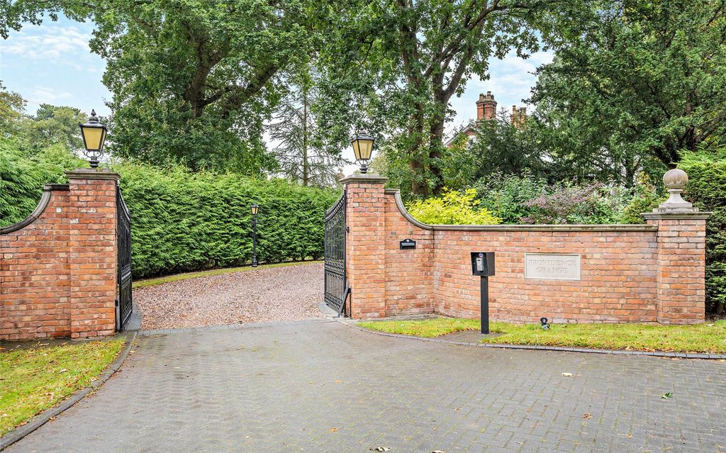 Property photo 3 of 28 Gated Access