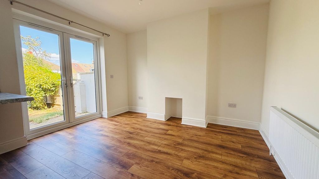 Property photo 3 of 10 5361184