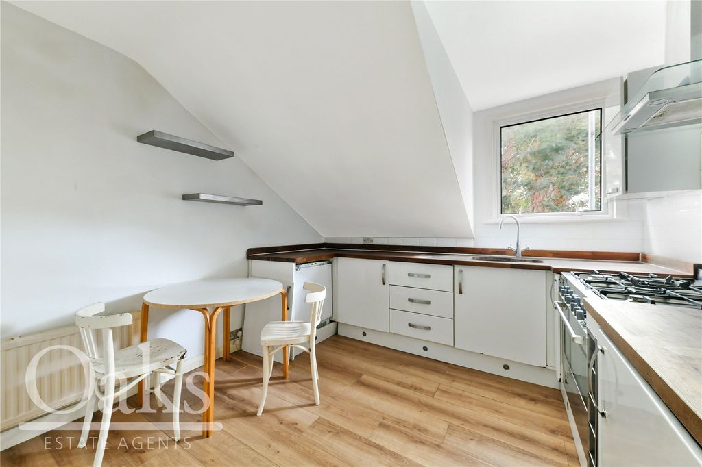 Property photo 2 of 8 Picture No. 11
