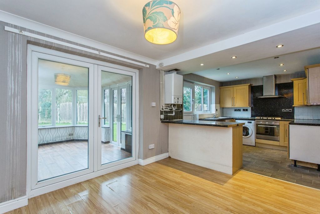 Property photo 3 of 18 Kitchen Diner