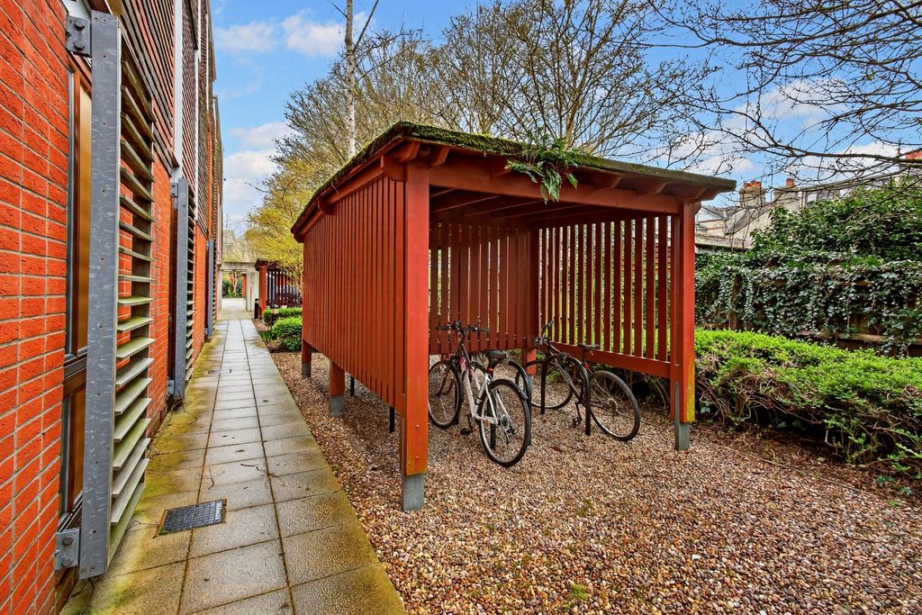 Additional image 12 of 2 bed flat for saleMeadowcroft, Cambridge, Cambridgeshire CB4