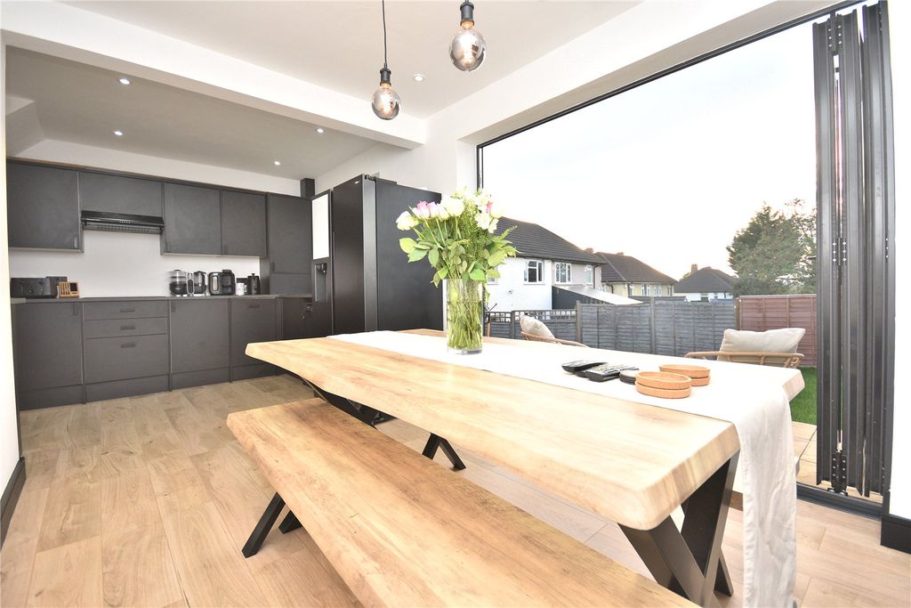 Property photo 2 of 21 Picture No. 14