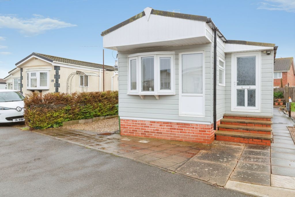 Property photo 1 of 17 Exterior