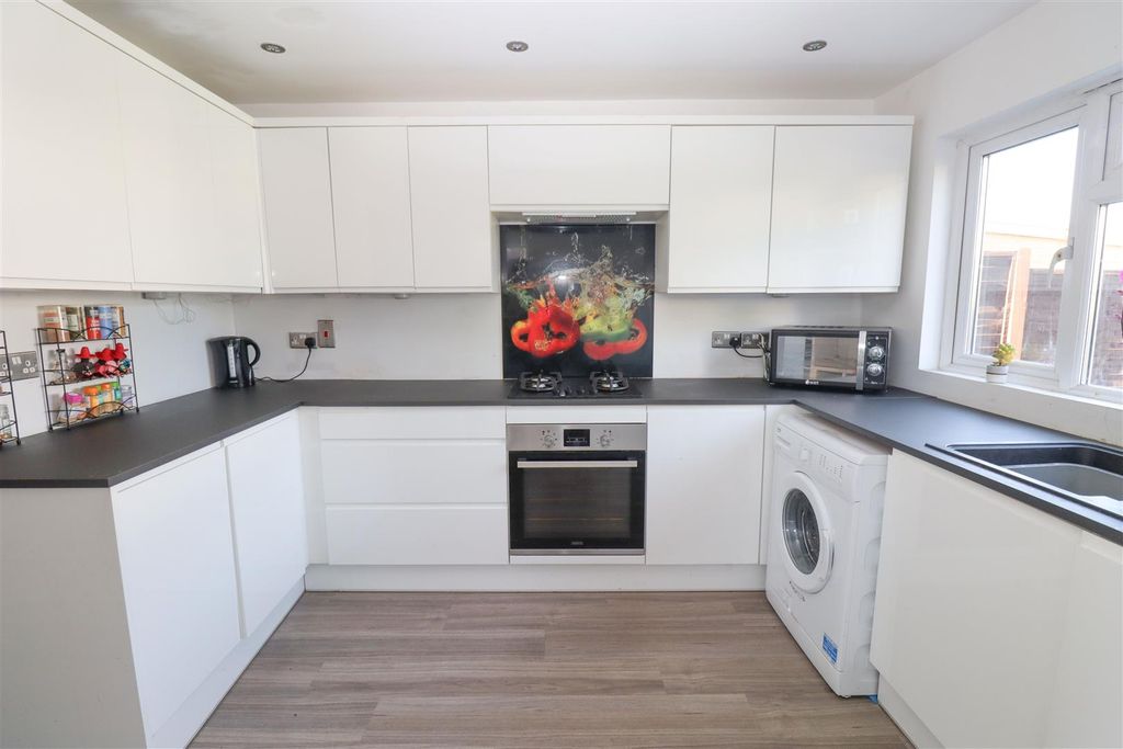 Property photo 3 of 14 Kitchen