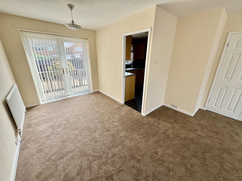 Property photo 3 of 16 Lounge