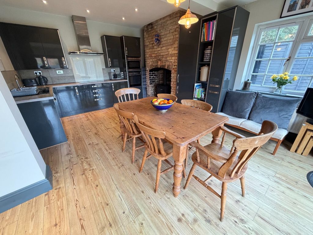 Property photo 3 of 25 4833325