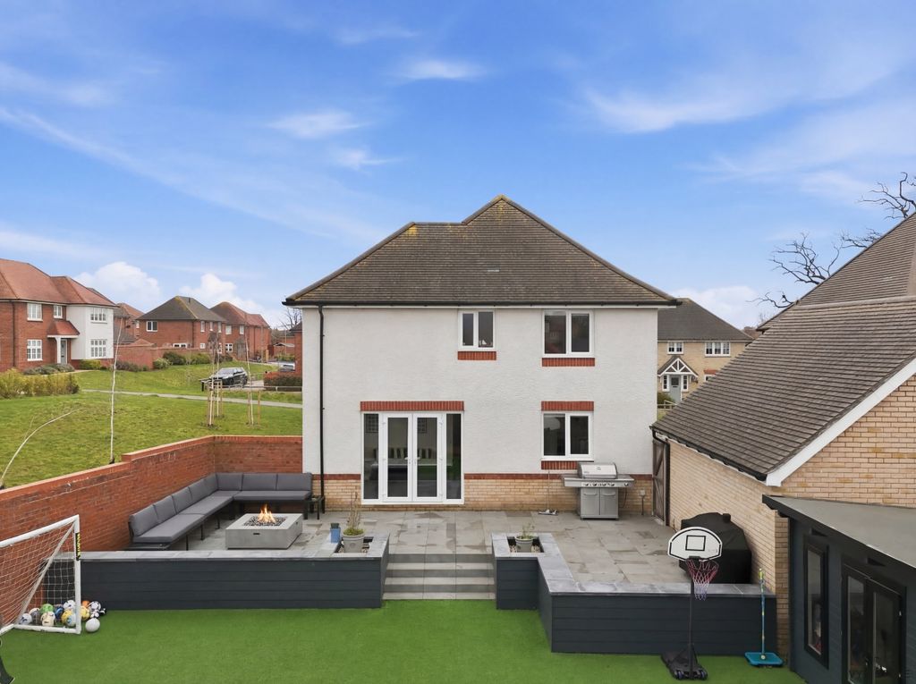Property photo 3 of 31 4980872
