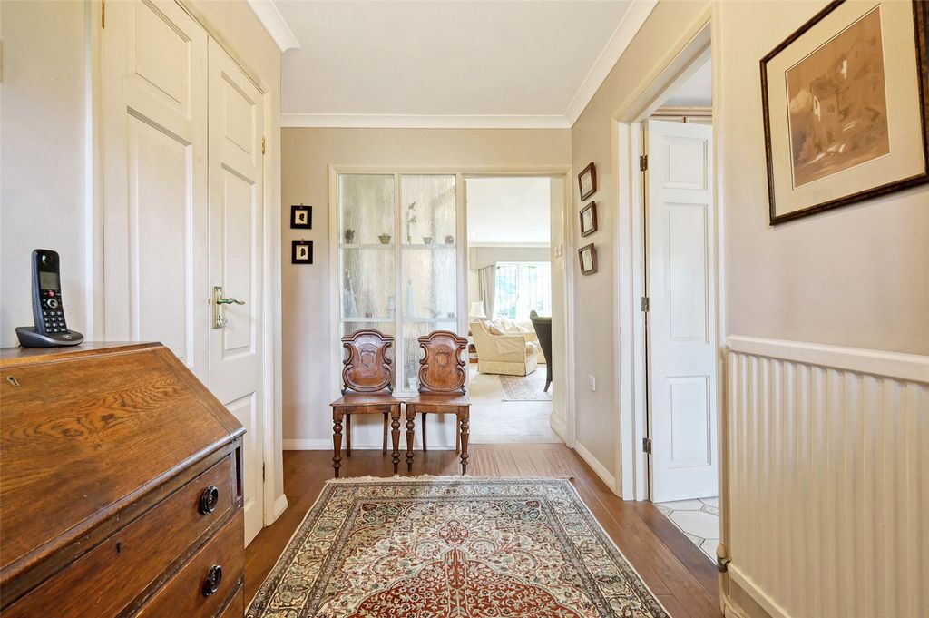 Property photo 2 of 16 Entrance Hall
