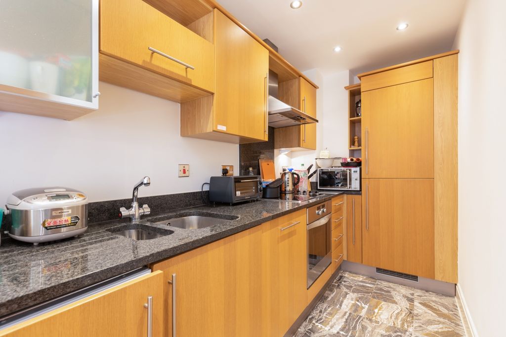 Property photo 2 of 10 Dolben Court F34 Kit