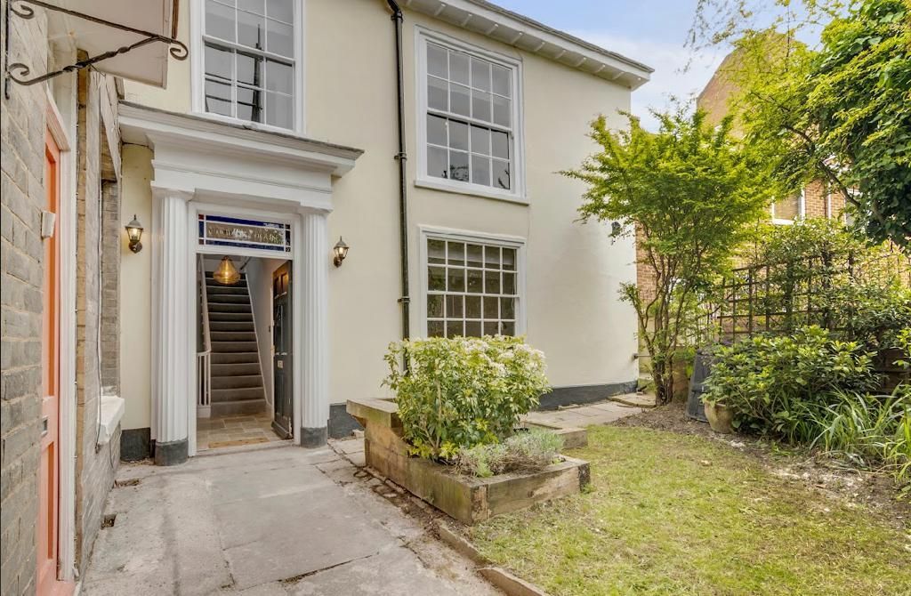 Property photo 1 of 36 A0De1064-B412-4d0F-96B4-Ae6Fe3Deaa59.Jpg