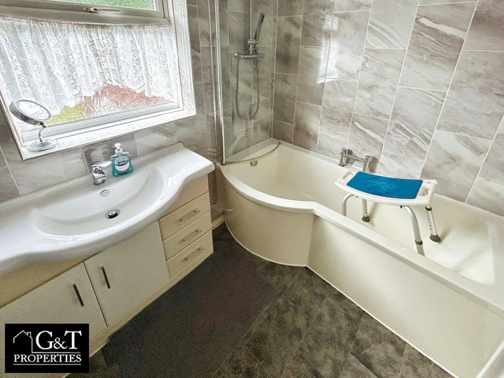 Property photo 3 of 21 Bathroom