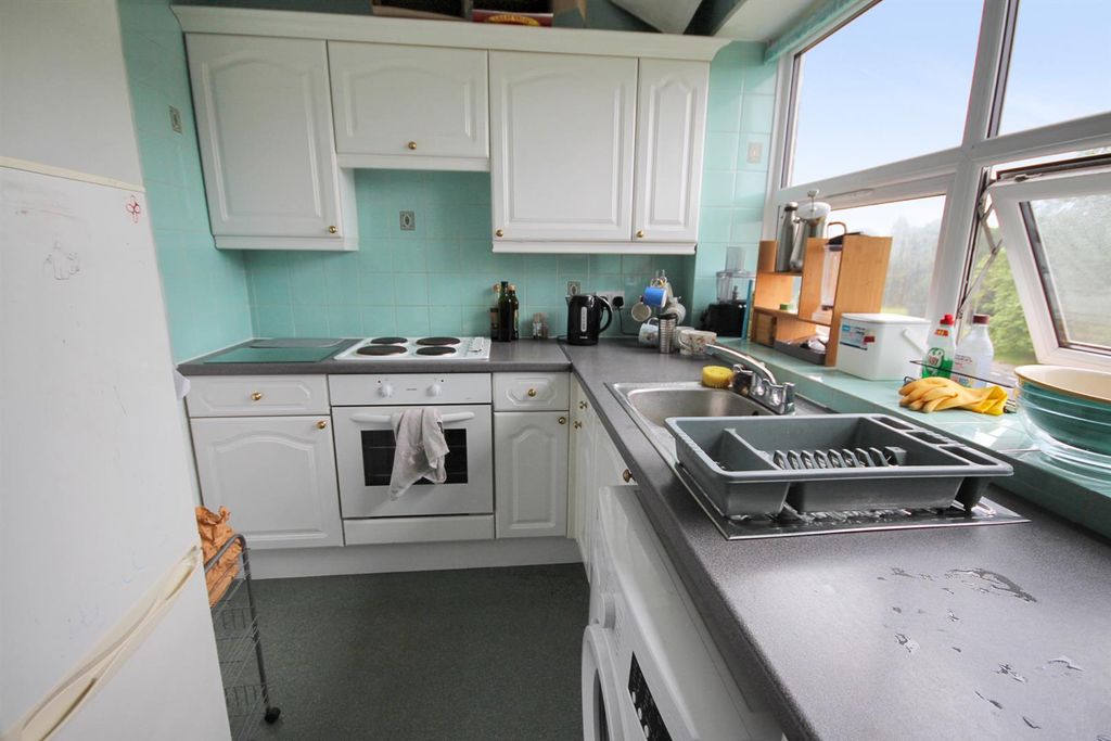 Property photo 3 of 7 Kitchen
