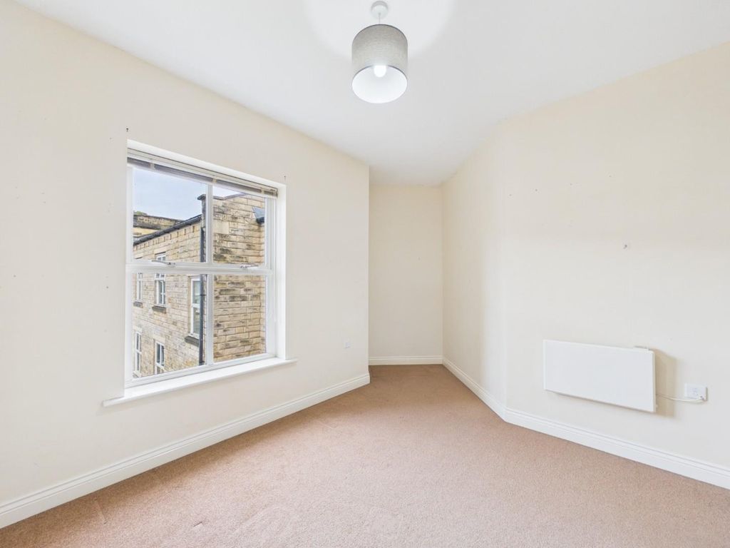 Property photo 3 of 13 Cam01268G0-Pr0534-Still005.Jpg