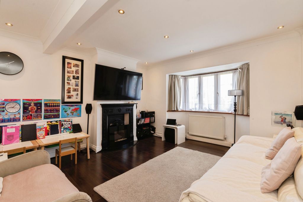 Property photo 2 of 21