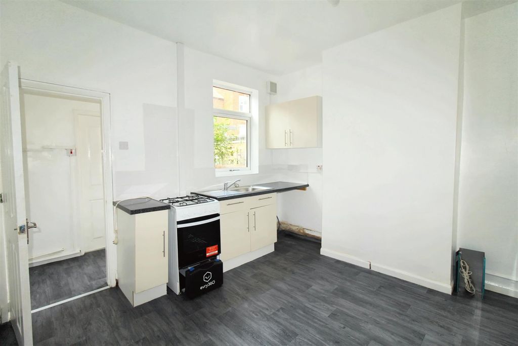 Property photo 2 of 9 Kitchen 1.Jpg