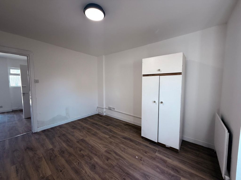 Property photo 3 of 10 Gallery