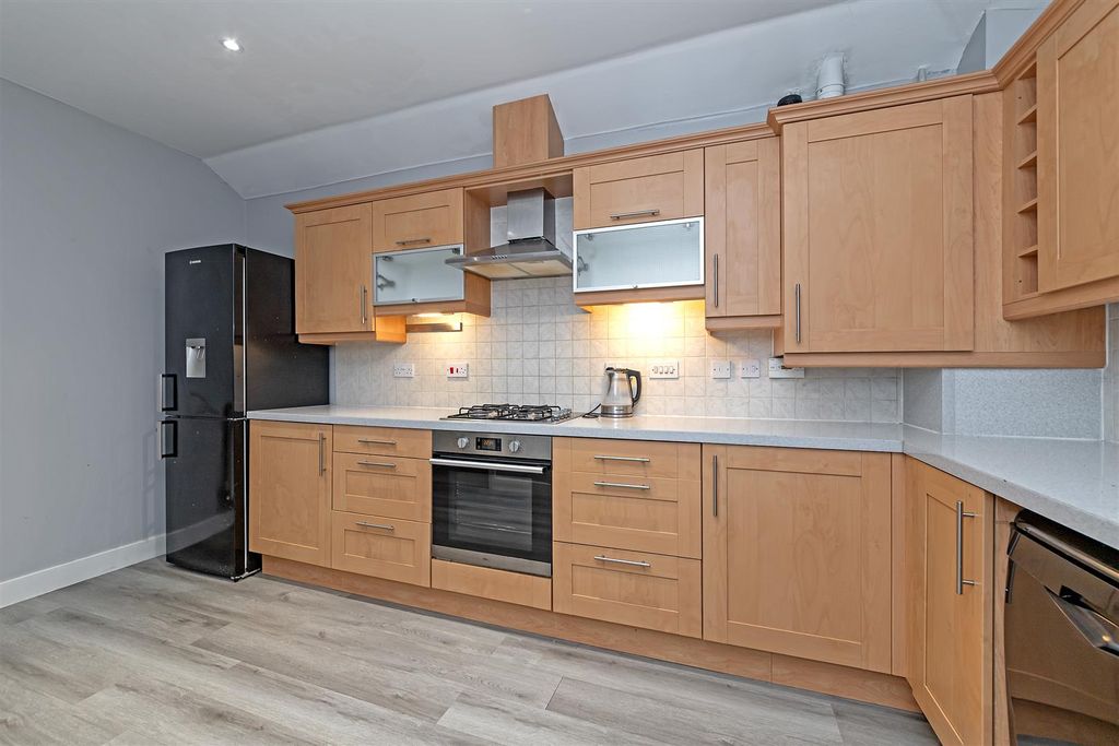 Property photo 3 of 14 20Dawncourt-20.Jpg