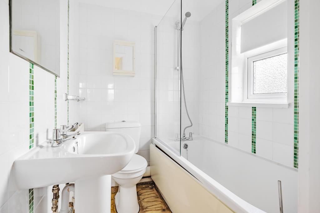 Property photo 3 of 10 Bathroom