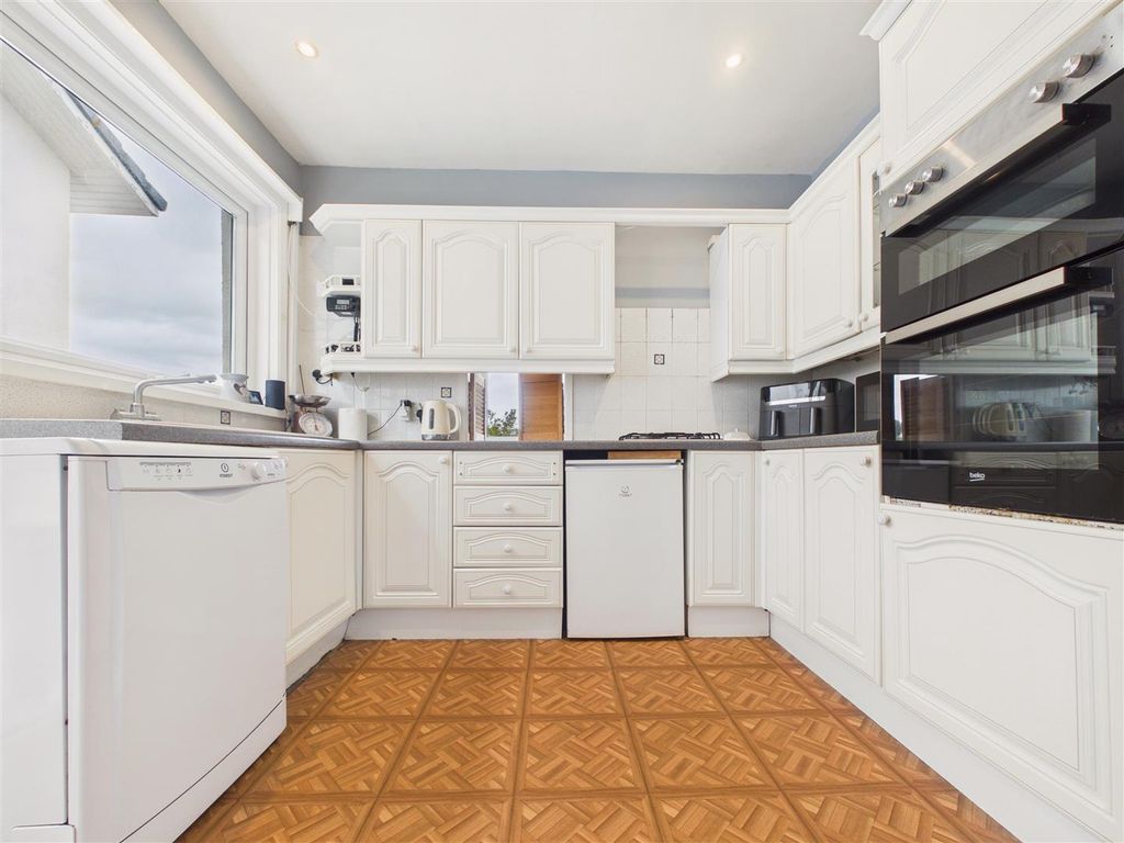 Property photo 3 of 29 Kitchen