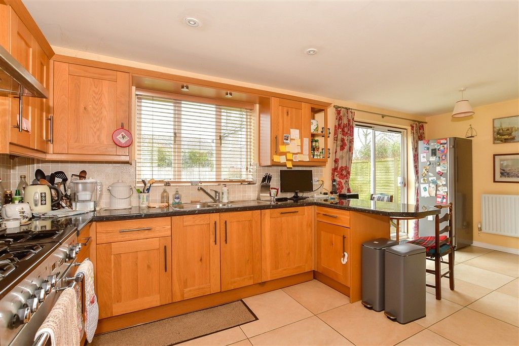 Property photo 3 of 18 Kitchen