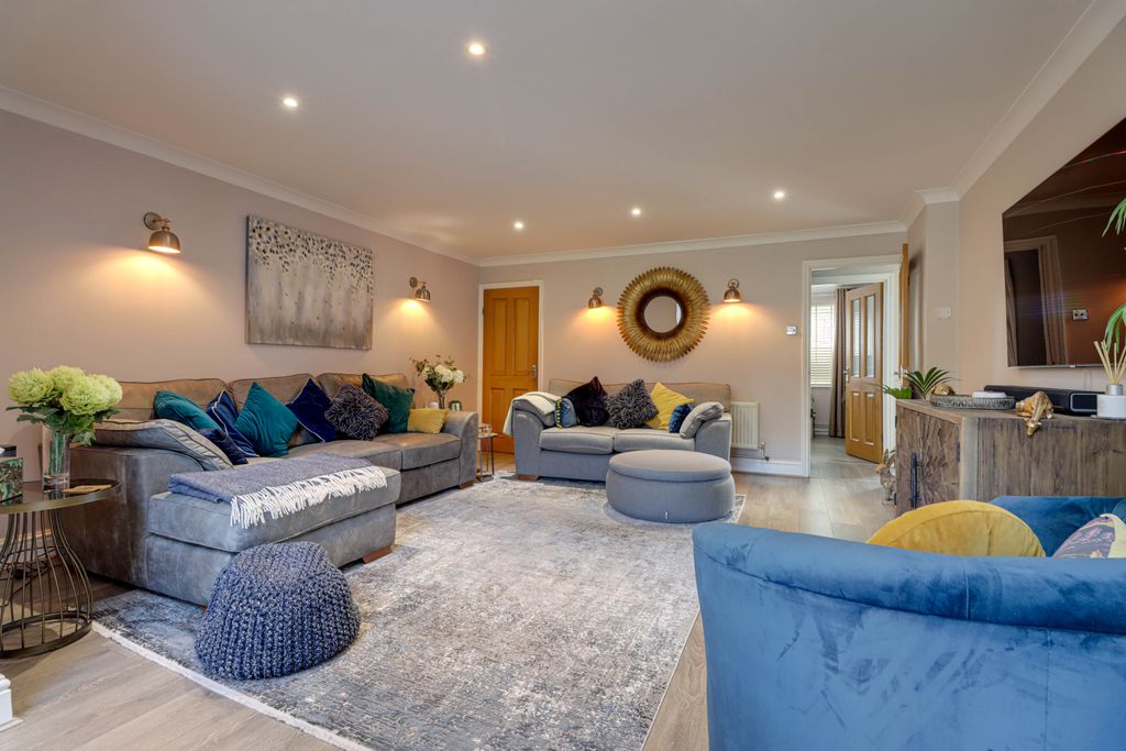 Property photo 3 of 23 Living Room