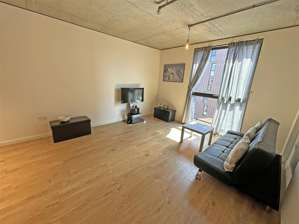 Property photo 3 of 6