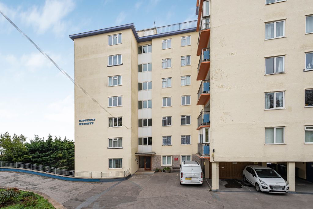 Property photo 2 of 26