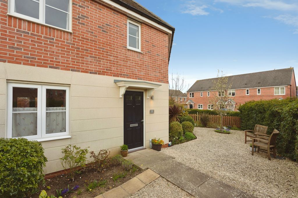 Property photo 1 of 15 Front Garden