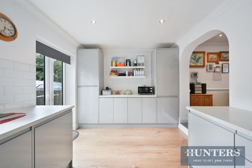Property photo 2 of 13 Boscombe Road, 95- (6).Jpg