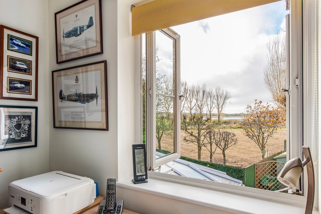 Property photo 2 of 23