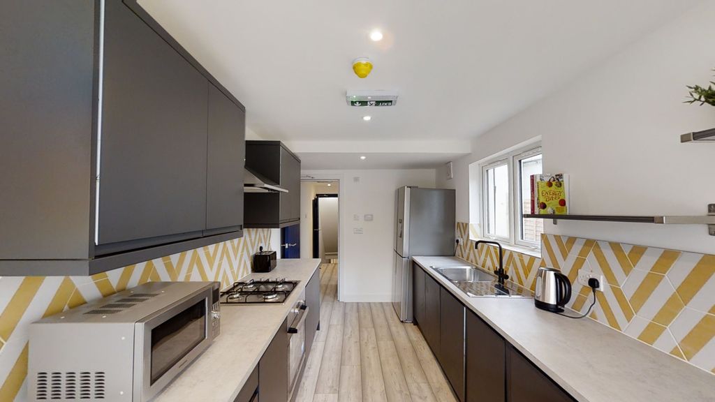 Property photo 3 of 6 Photo