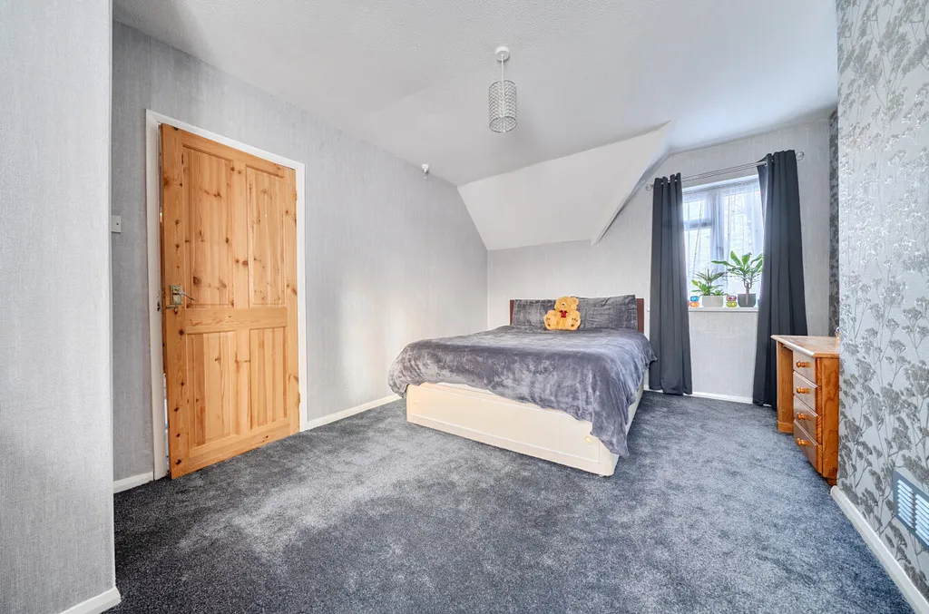 House in Reading, Whitley - More