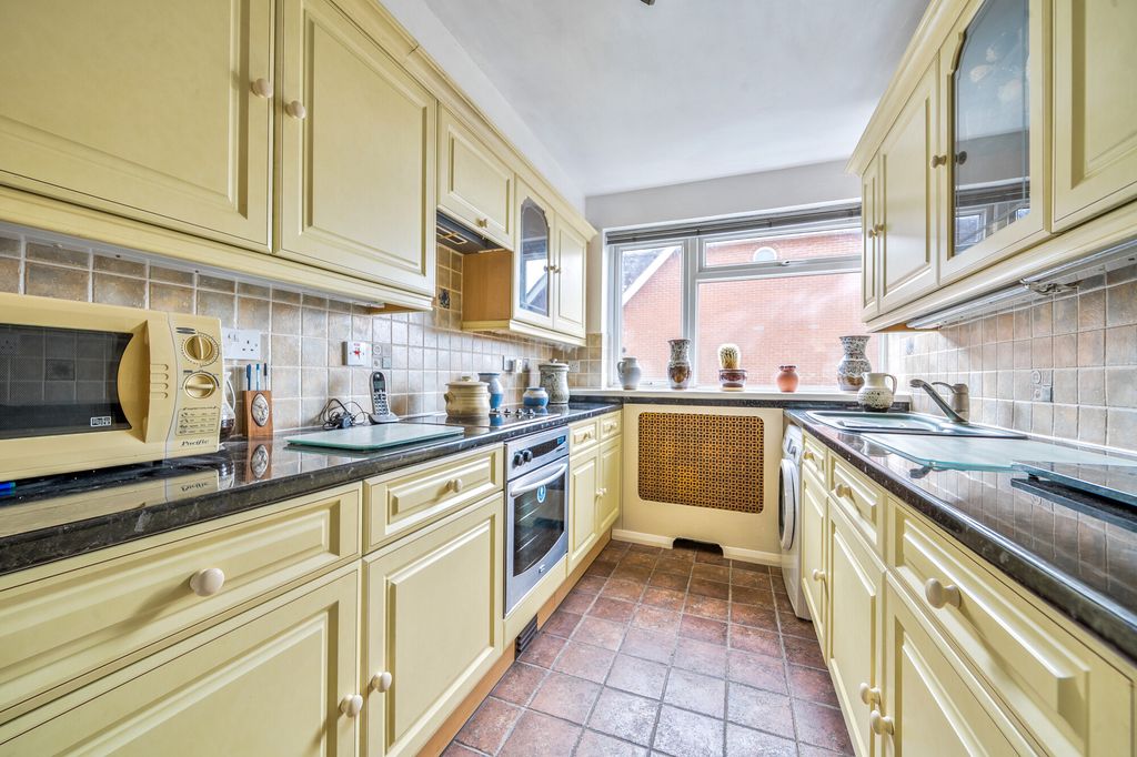 Property photo 2 of 20