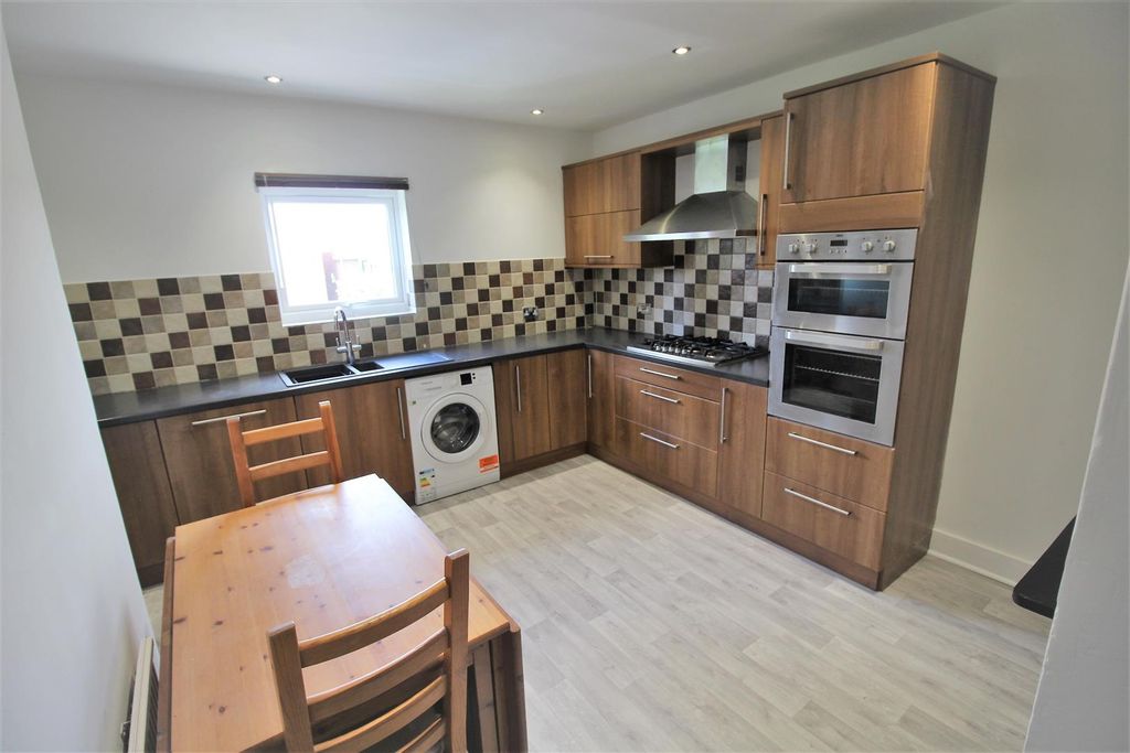 Property photo 2 of 17 Kitchen / Breakfast Room