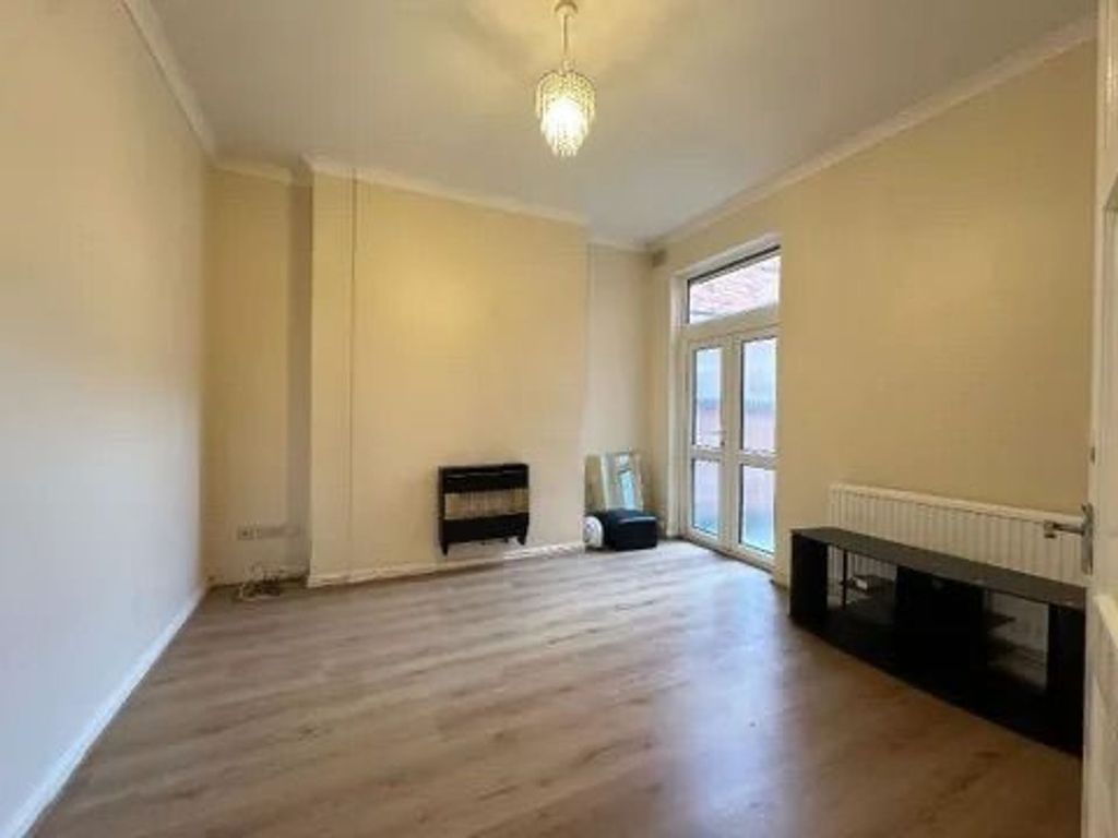 Property photo 3 of 13 Lounge