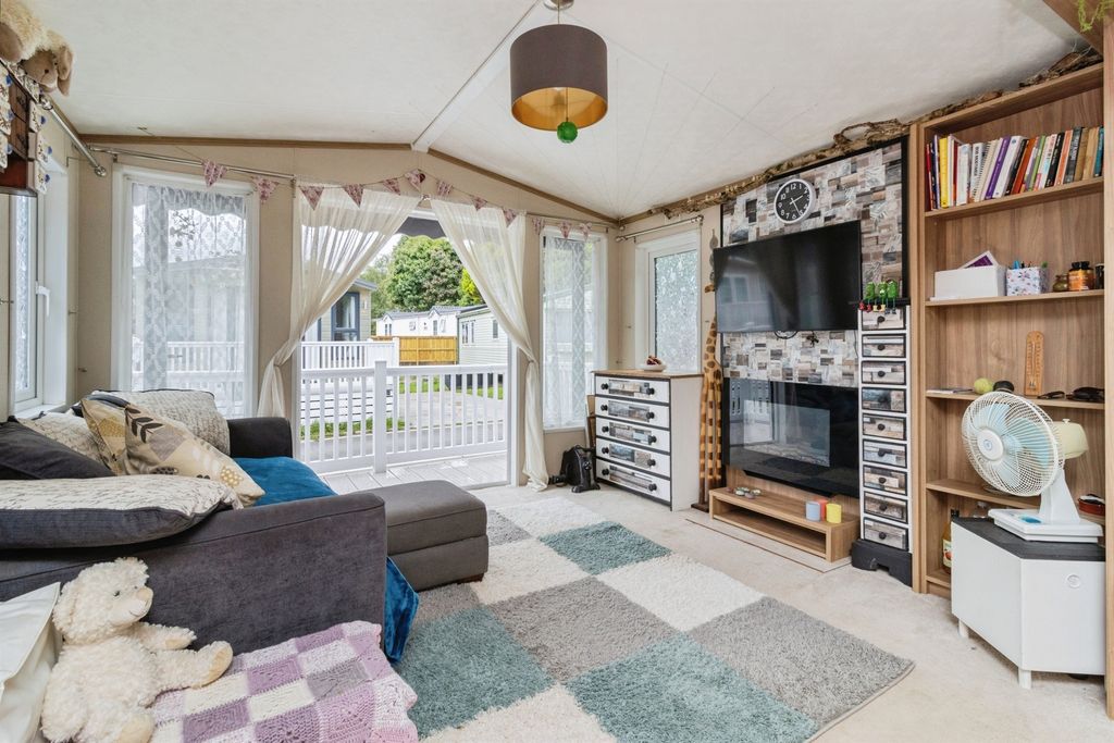 Property photo 3 of 19