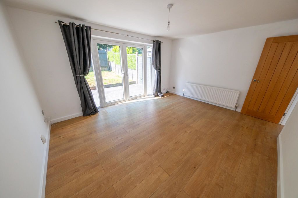 Property photo 2 of 11 Photo 8